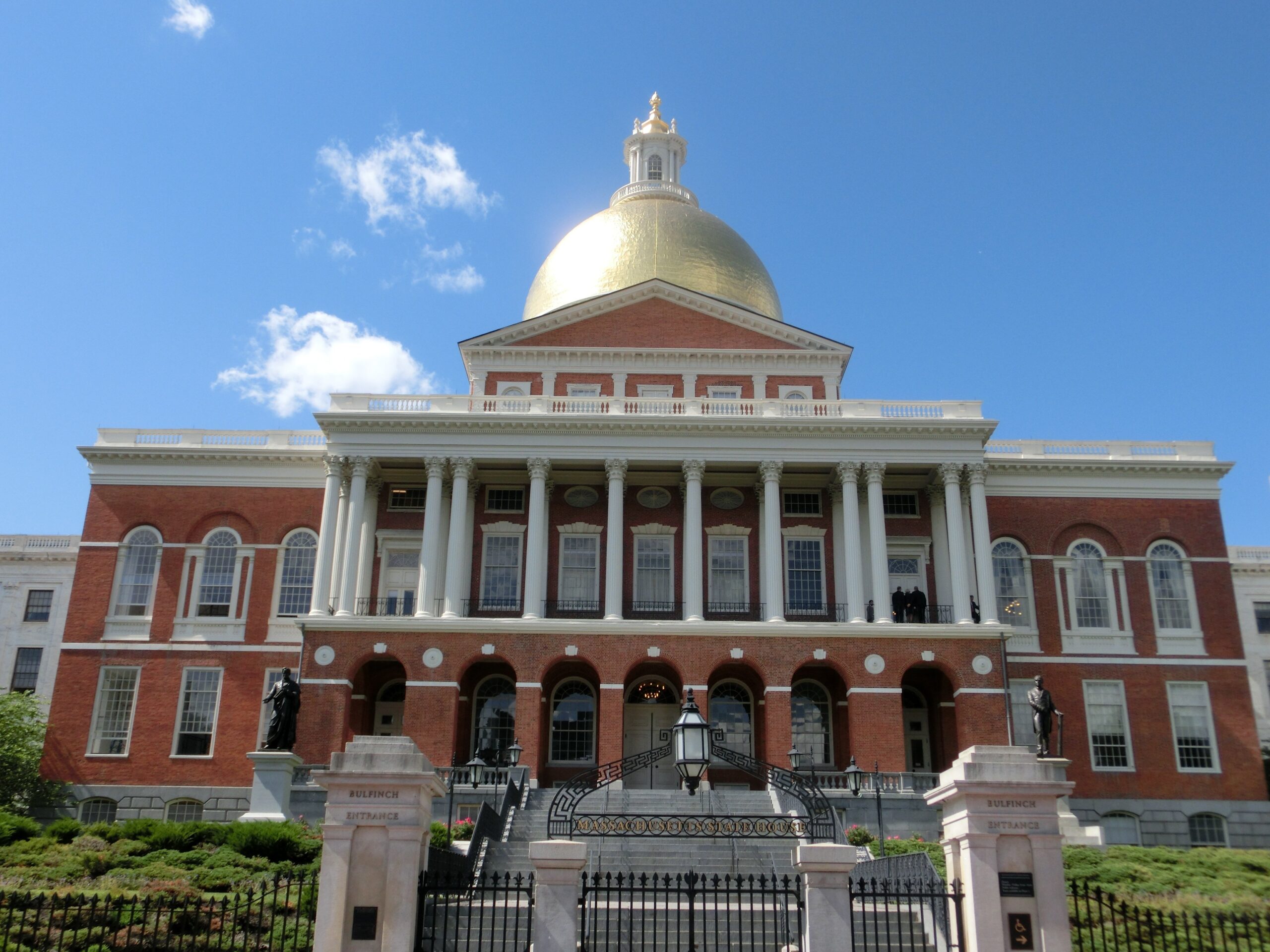 Massachusetts State House (Image by Jens Junge at Pixabay)